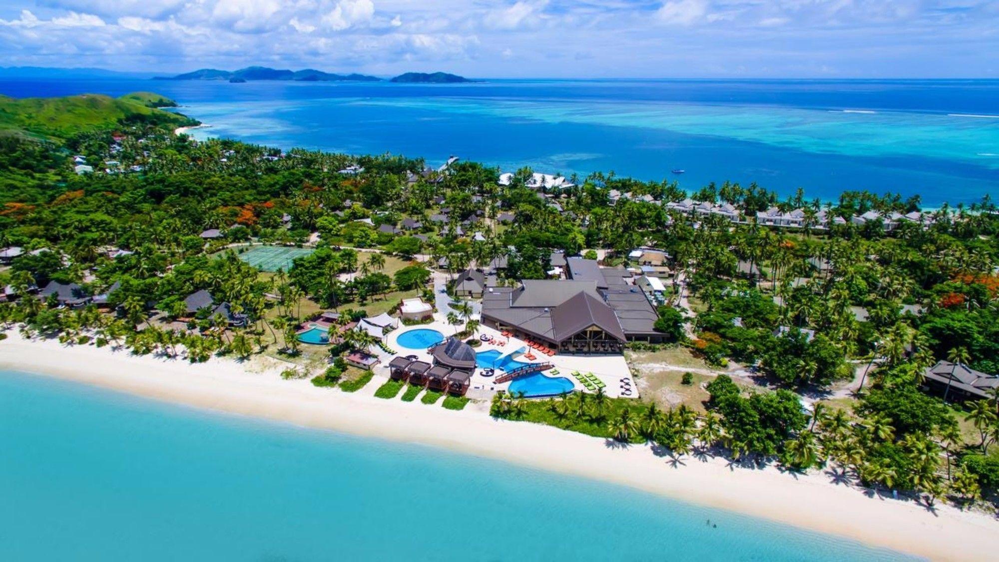& - Fiji 4*